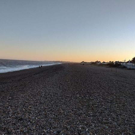 Superior 6 Berth Holiday Home In Suffolk Саксмундхэм Экстерьер фото