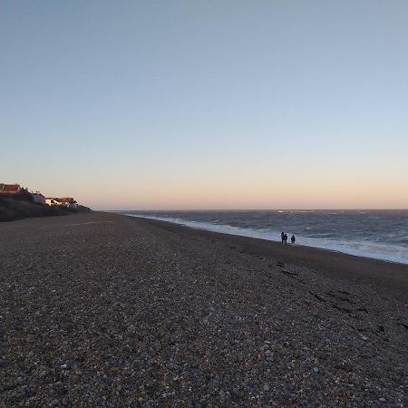 Superior 6 Berth Holiday Home In Suffolk Саксмундхэм Экстерьер фото